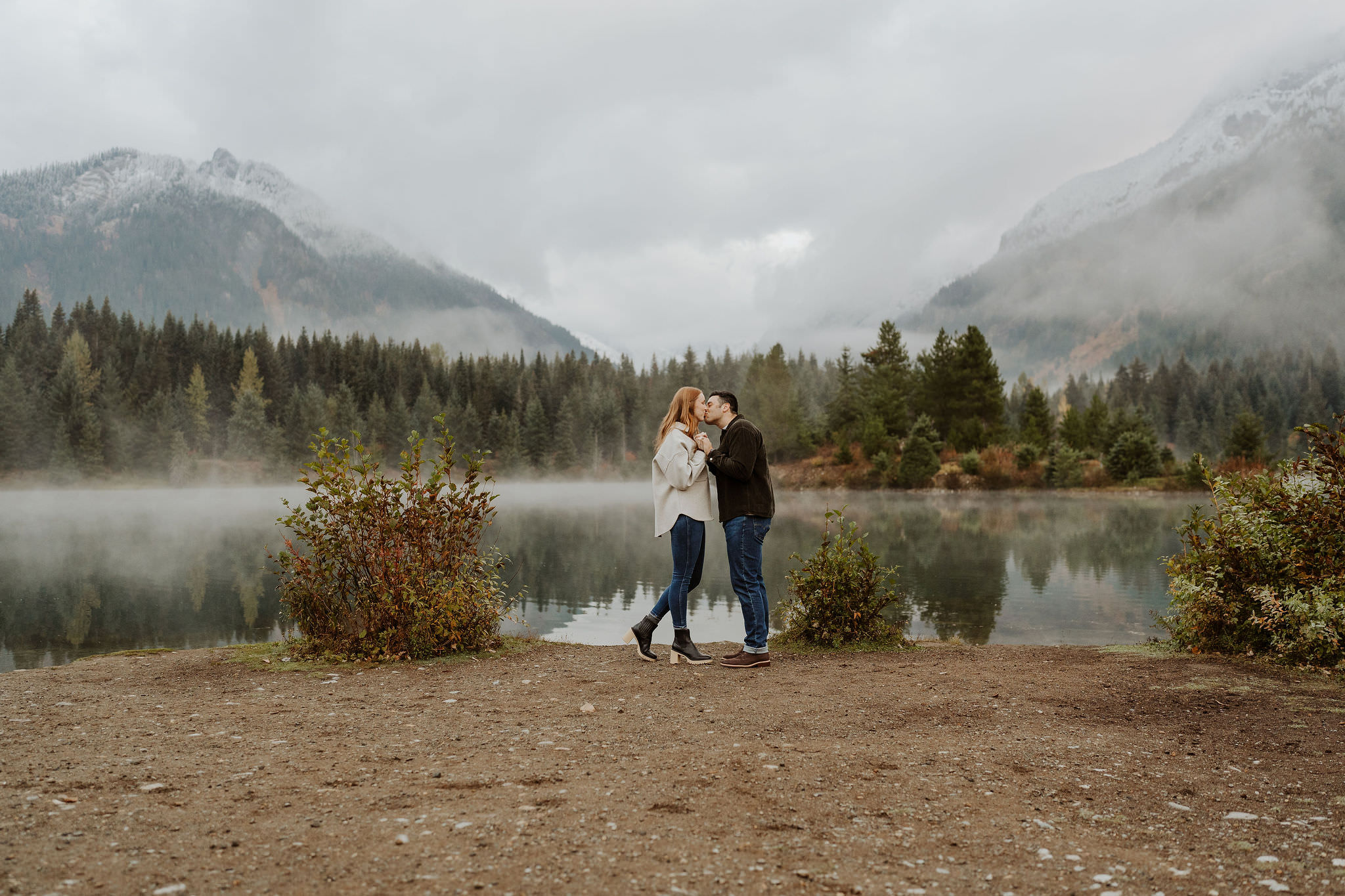 couple kissing at Gold Creek Pond